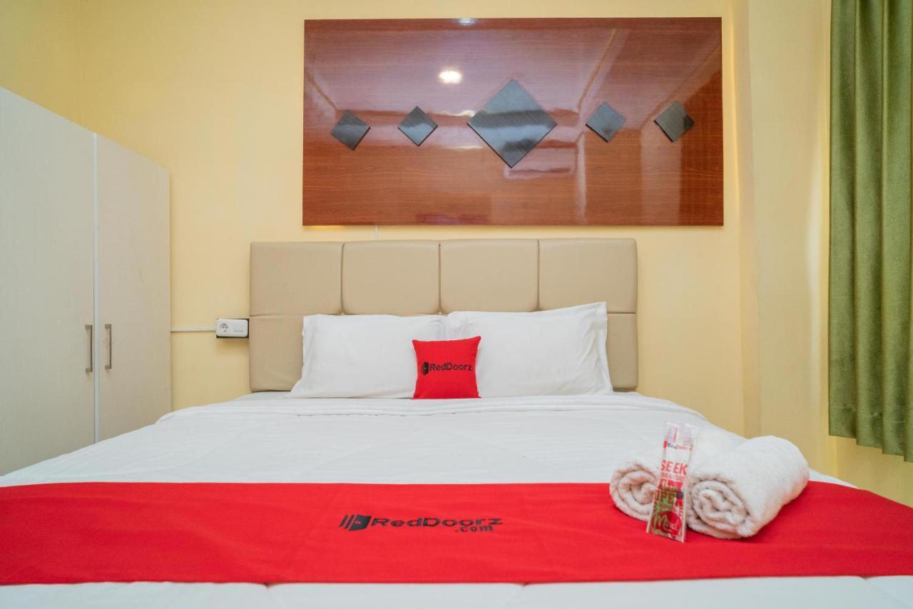 Reddoorz Plus Syariah Near Pasar Turi Surabaya Ngoại thất bức ảnh